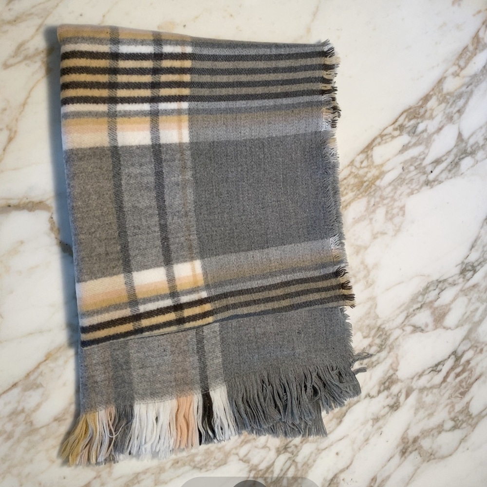 💕Bundle 3/$10💕BP Plaid Scarf
